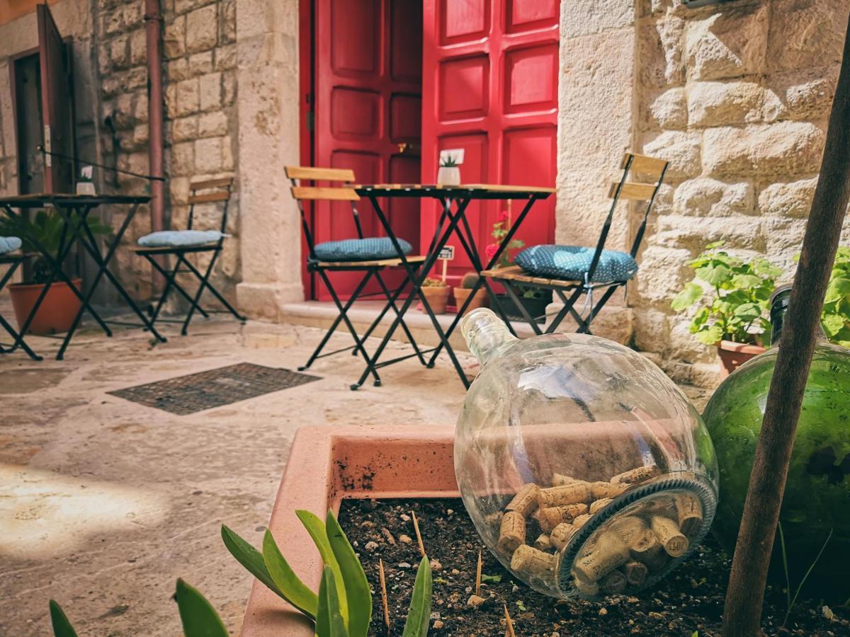 Redmood Guesthouse Барлетта Экстерьер фото