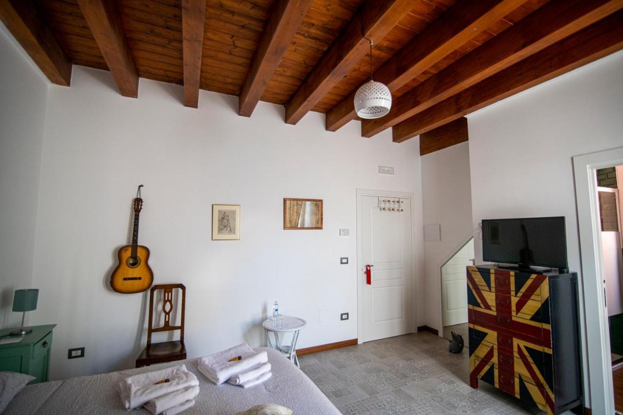 Redmood Guesthouse Барлетта Экстерьер фото
